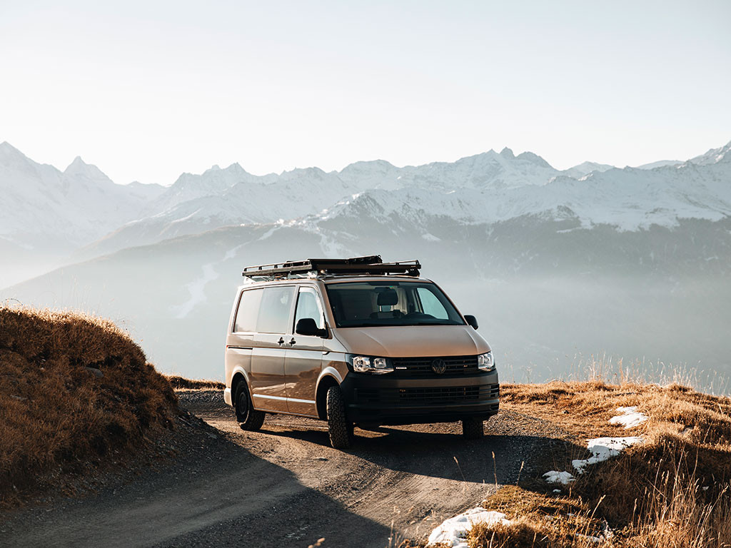 Volkswagen T6/T6.1 Caravelle Transporter LWB (2015-Nykyinen) Slimline II -kattotelinesarja - Front Runner 7