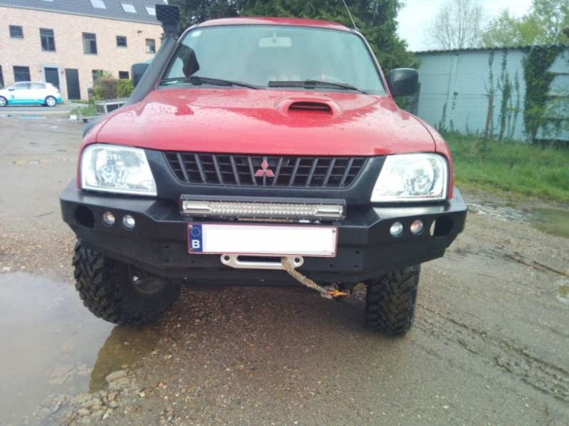 Vinsch stötfångare, fram, Mitsubishi L200